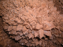 Hajnóczy-barlang kalcitkristályok