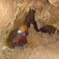 Cseppköves átbújó a Vacska-barlangban