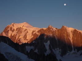 Hajnali fények a Mont Blanc-on
