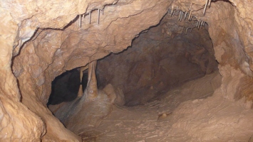 Agyagos járat a Vacska-barlangban